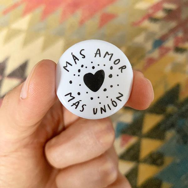 Mas Amor Mas Union | Pin Button - Cromatiko