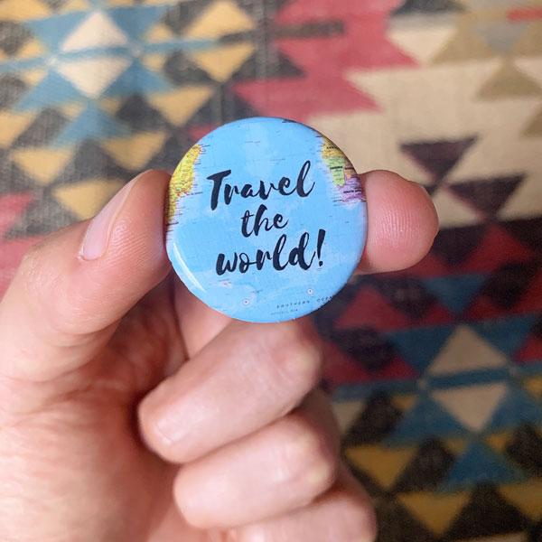 Travel The World | Pin Button - Cromatiko